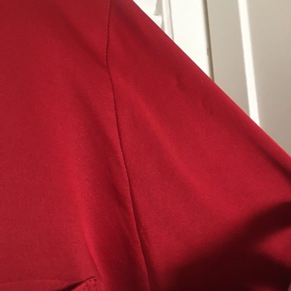 100% Silk Red Dana Bachman Top - Picture 3 of 6
